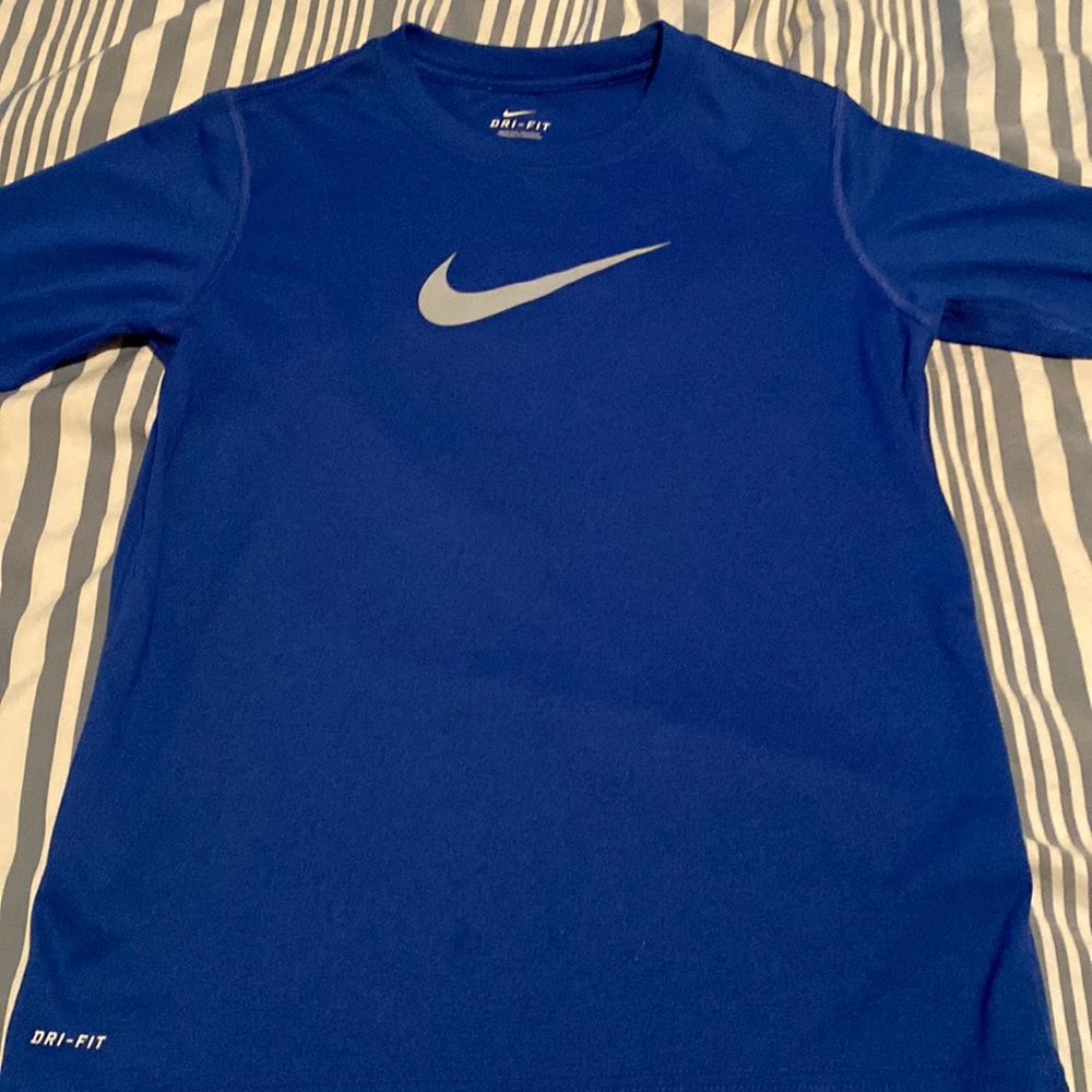 Nike size medium in kids long sleeve